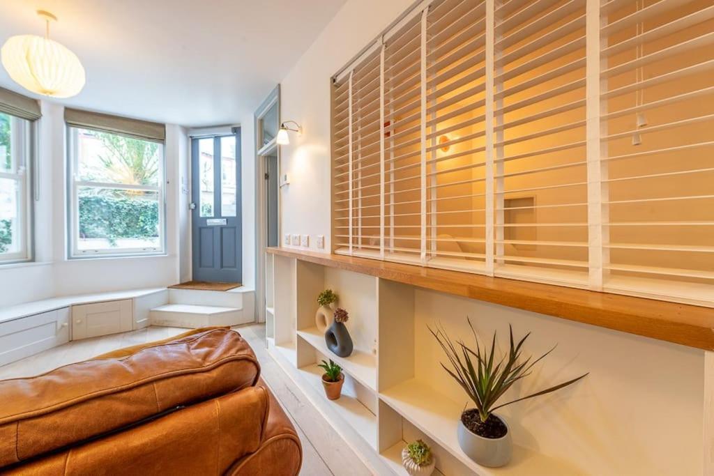 Lovely Self-Contained Basement Studio With Kitchen Londyn Zewnętrze zdjęcie