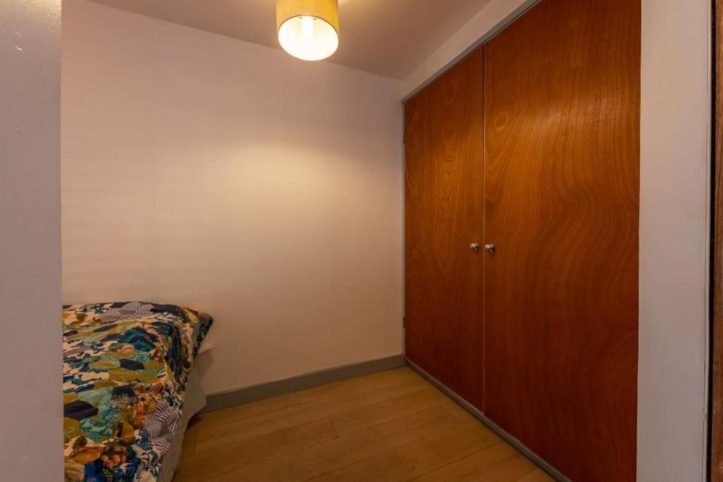 Lovely Self-Contained Basement Studio With Kitchen Londyn Zewnętrze zdjęcie