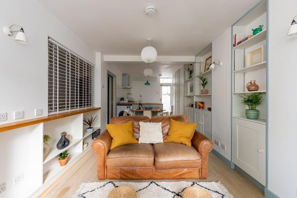 Lovely Self-Contained Basement Studio With Kitchen Londyn Zewnętrze zdjęcie